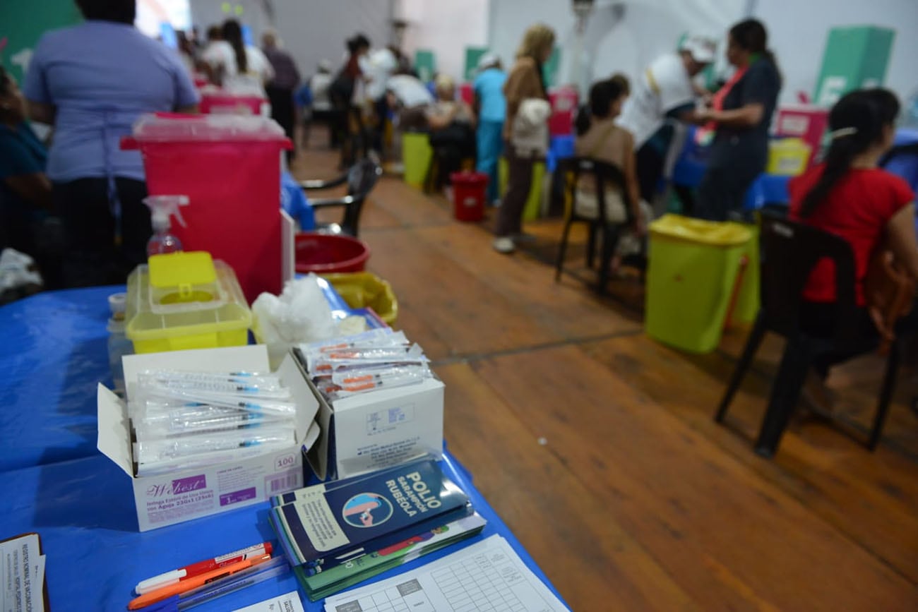 Noche de las vacunas en el Hospital Pediátrico Del Niño Jesús. (La Voz/Nicolás Bravo)