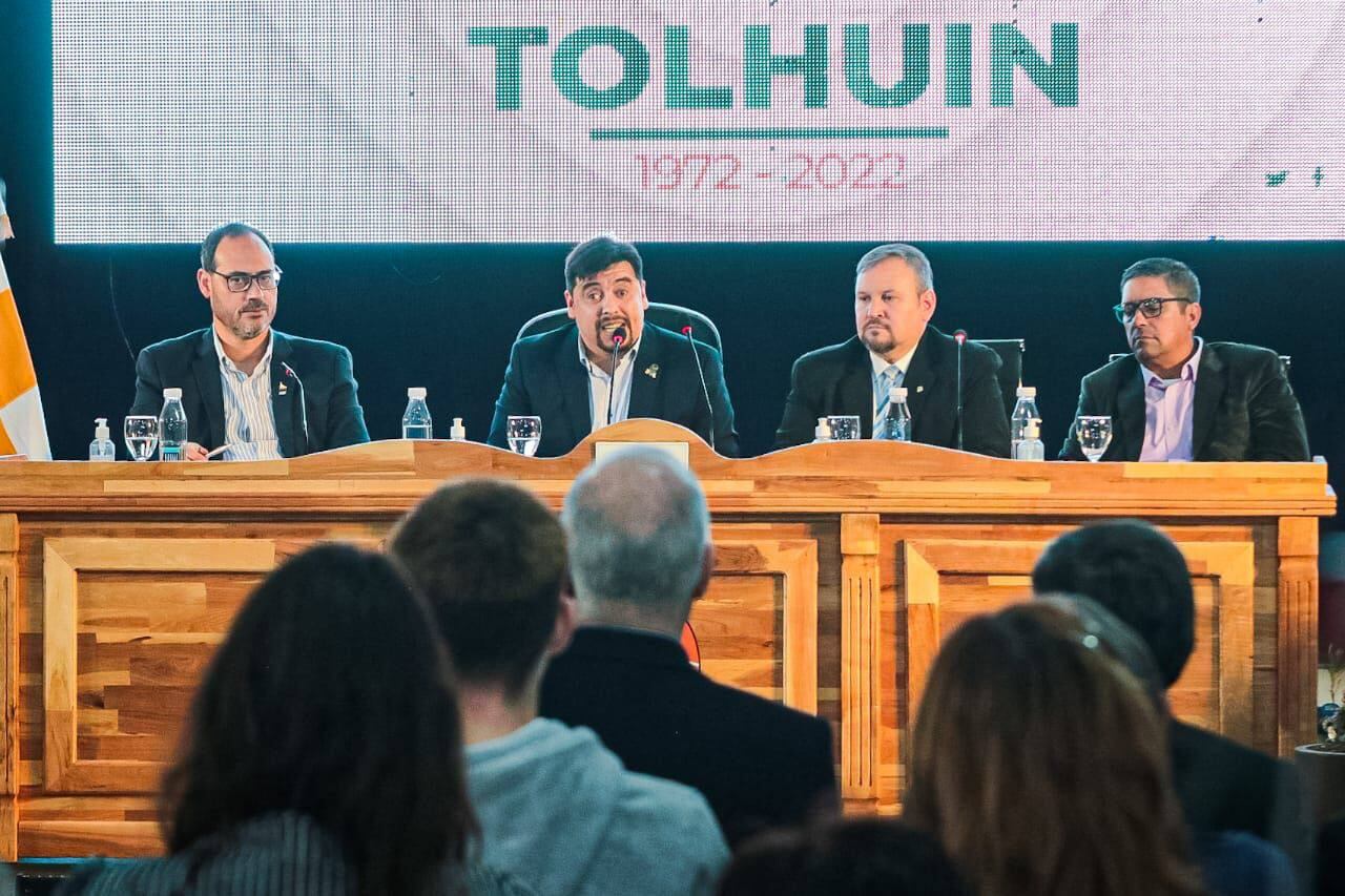 El intendente Daniel Harrington, dejó inauguradas las sesiones del Concejo Deliberante de Tolhuin.