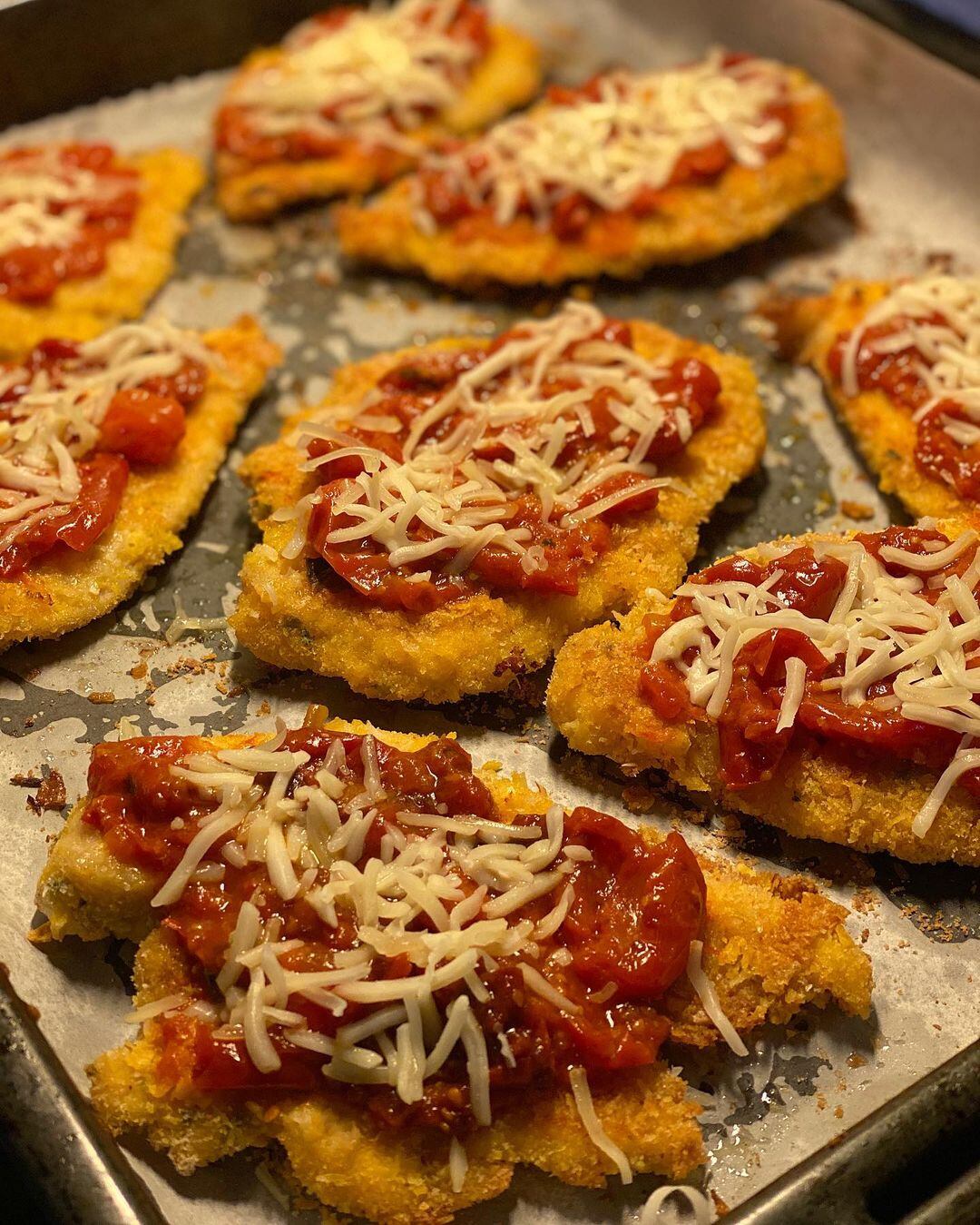 Reversión de un clásico: las milanesas con coco y cereales de Camila Homs