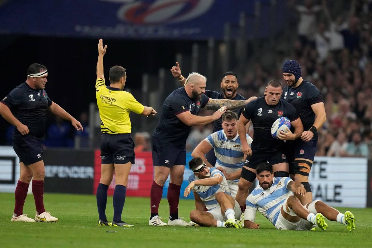 Los Pumas cayeron categóricamente ante Inglaterra en el debut del Mundial de Francia. (AP)