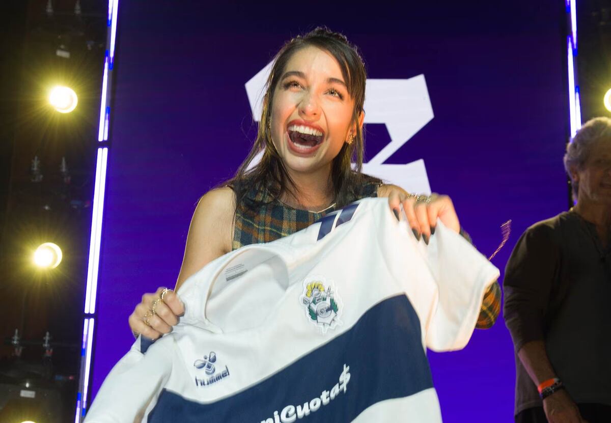 María Becerra volvió a su barrio y mostró que su pasión por Gimnasia sigue intacta: “Fiel al Lobo”