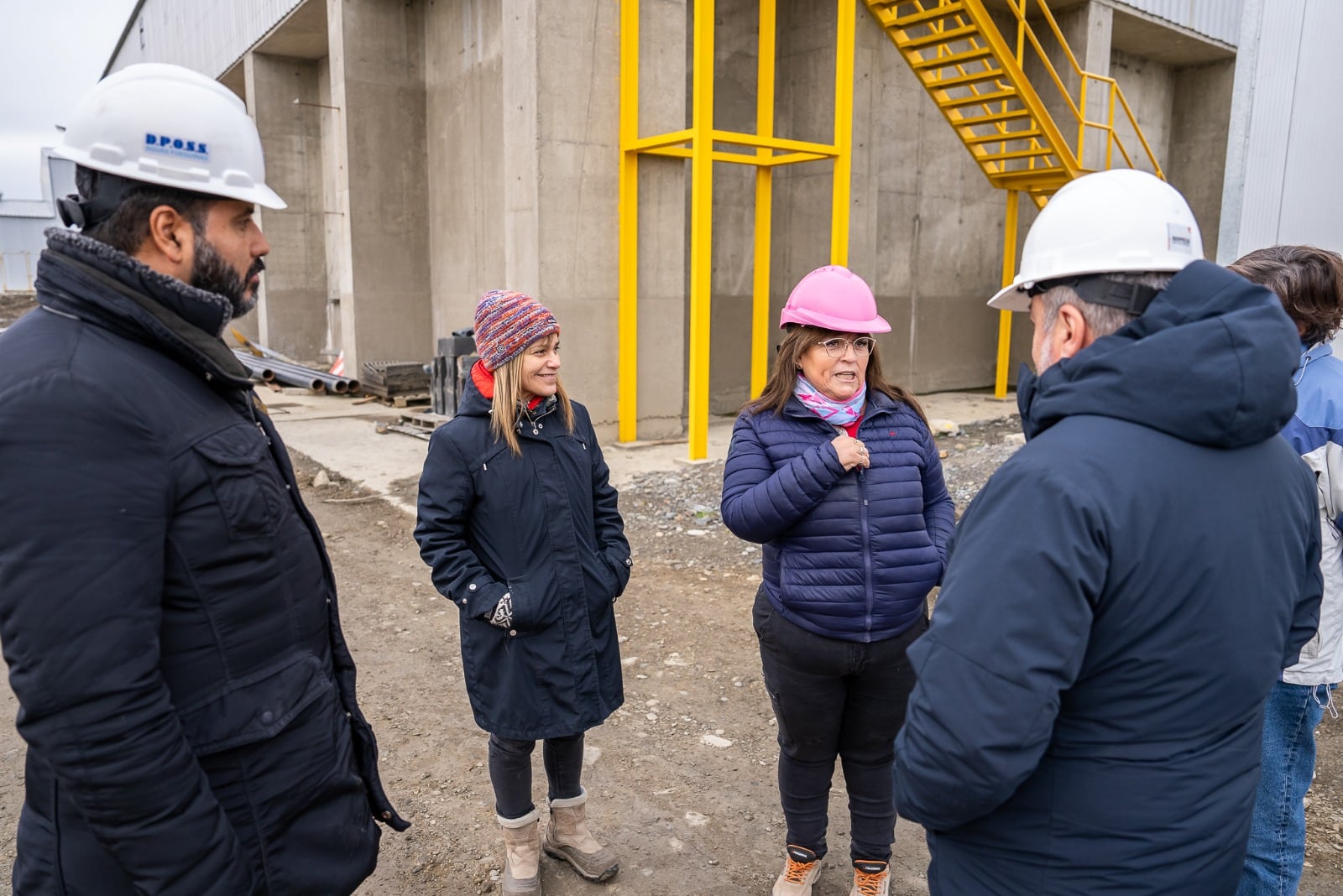 Gabriela Castillo, ministra de Obras y Servicios Públicos de Tierra del Fuego, junto al Secretario de Obras Públicas de la nación, Carlos Rodríguez.