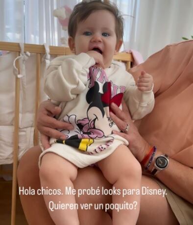 El buso oversize de Disney de Baby Ari.