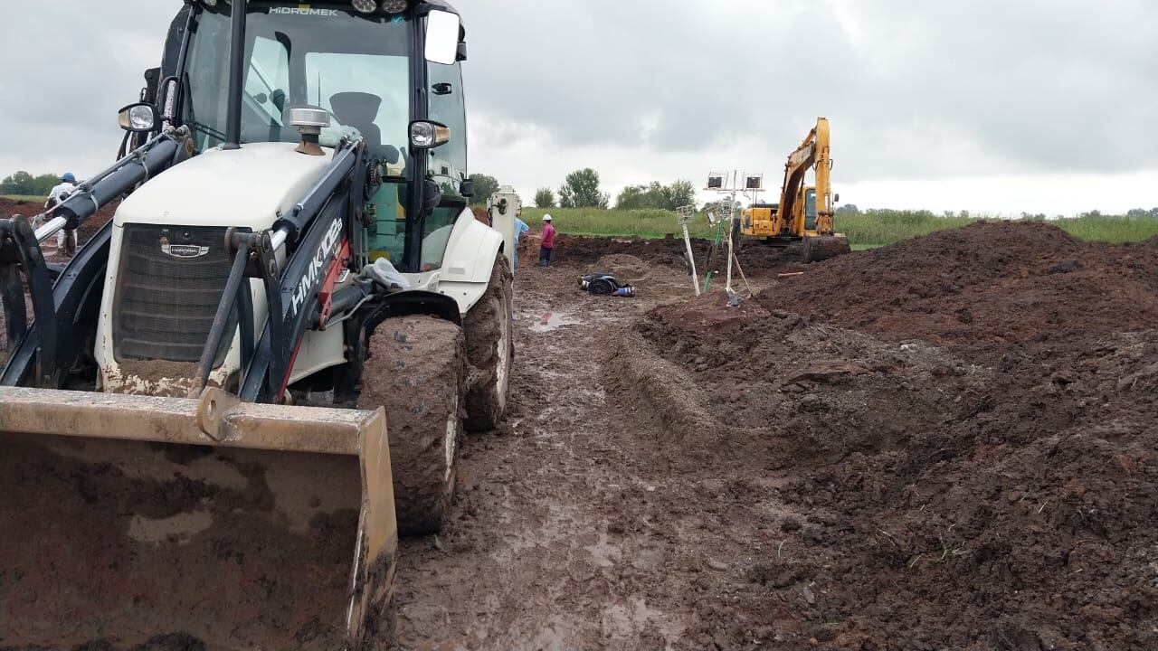 Las autoridades de Aguas Cordobesas indicaron que los trabajos para reparar el caño de agua siguen adelante. (Aguas Cordobesas)