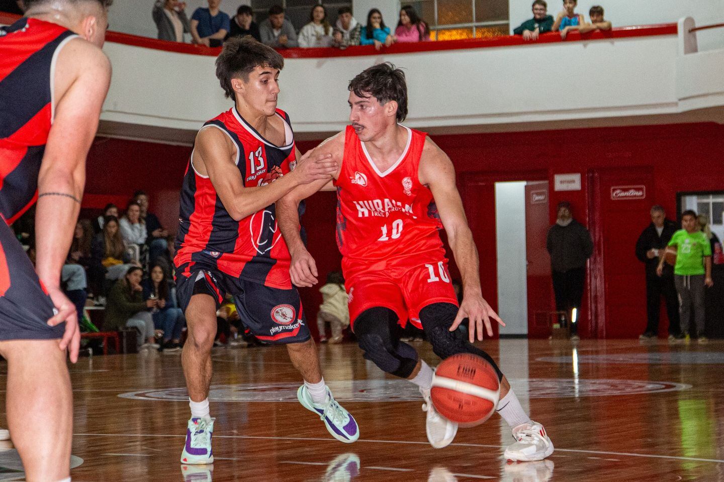 Ganó Huracán y continúa invicto