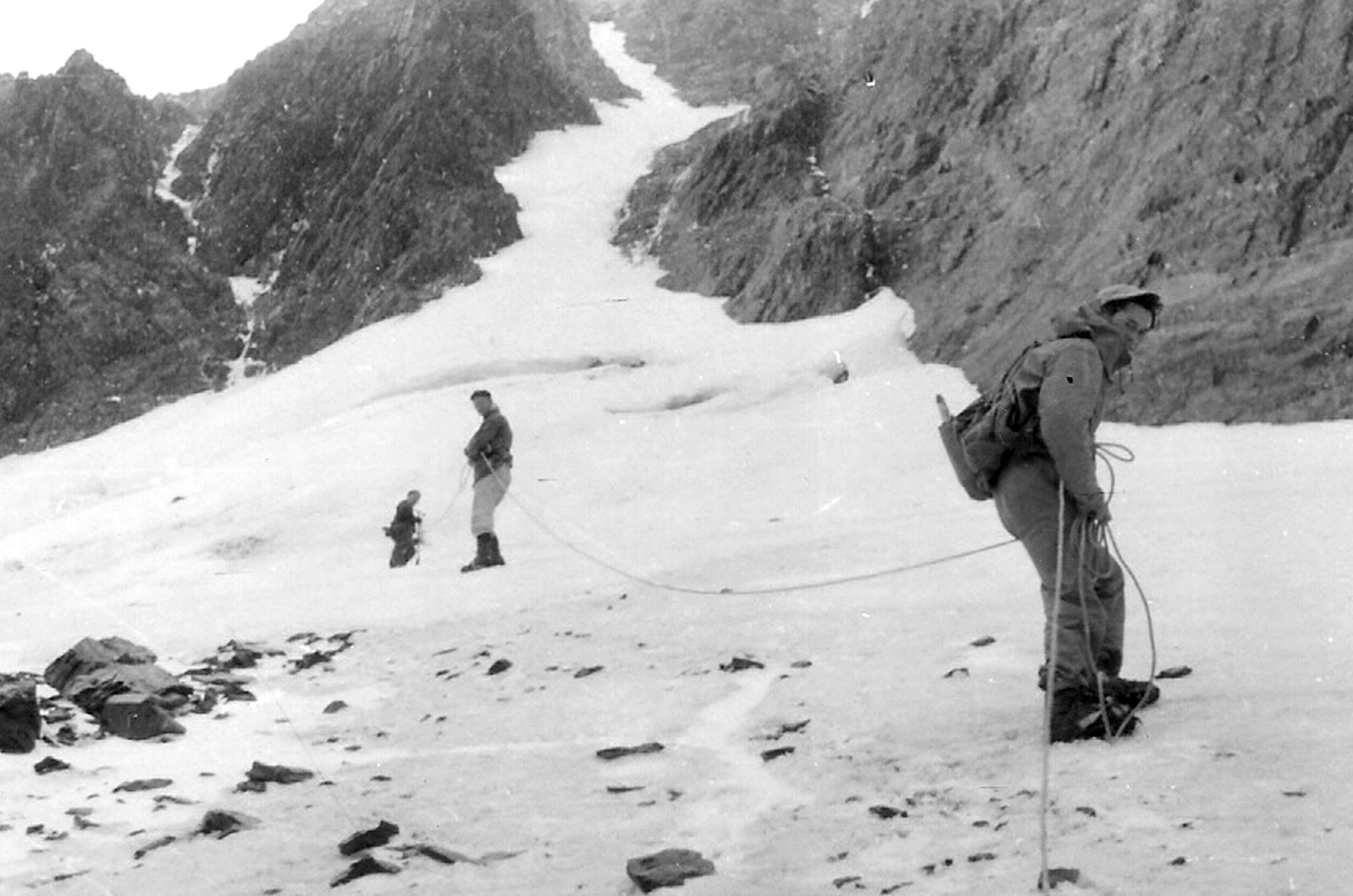 Antonio Wallner haciendo práctica de escaladas en hielo.