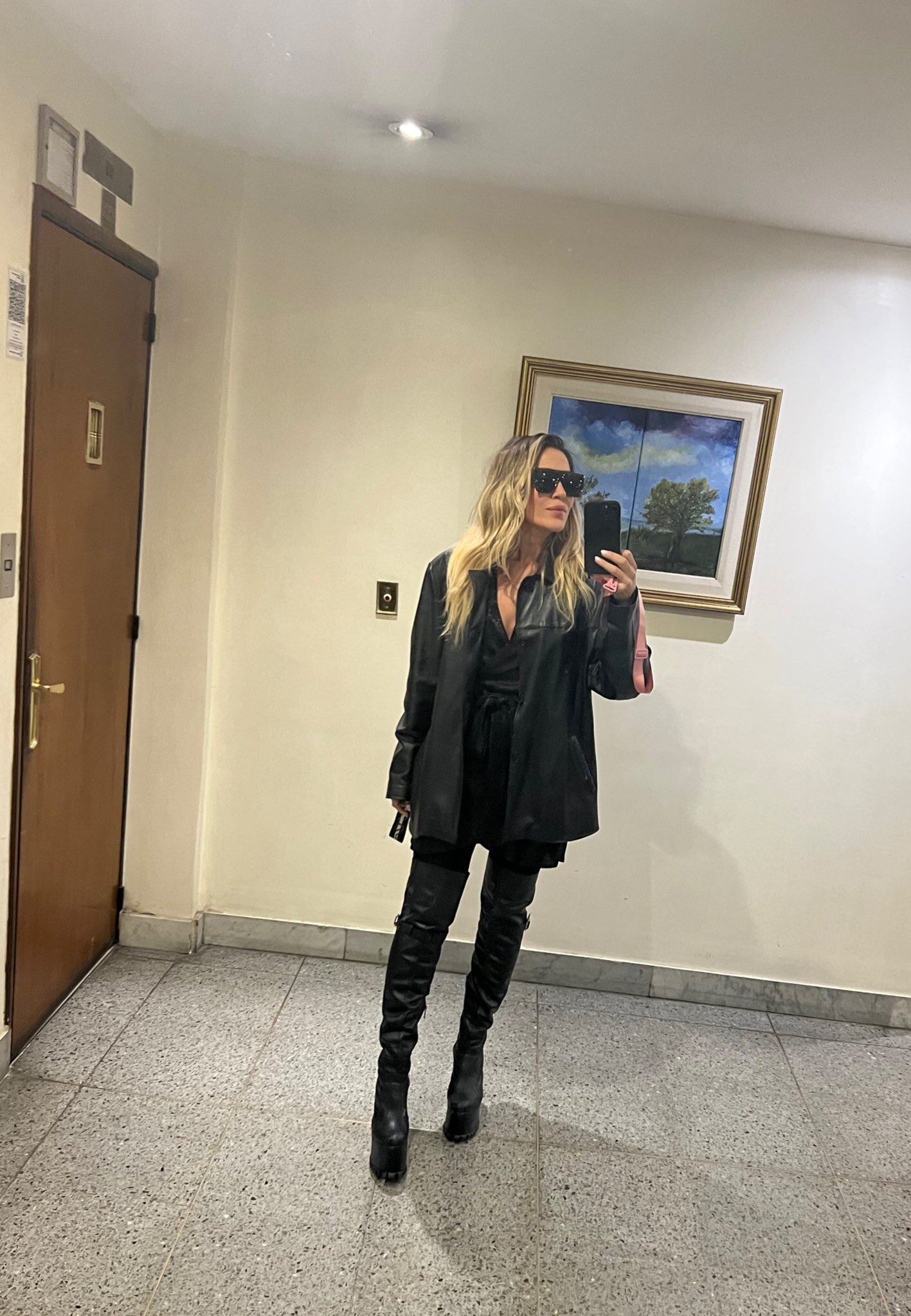 El look total black de Jimena Barón que la descoció en las redes sociales.