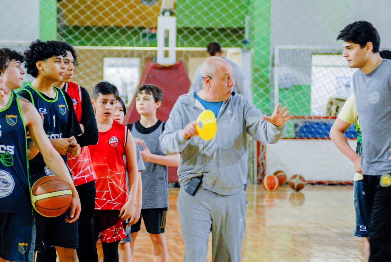 Exitosa clínica de básquetbol en Ushuaia y Río Grande