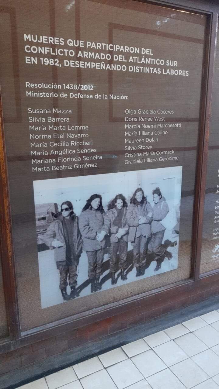 Placa ubicada en estación Congreso.