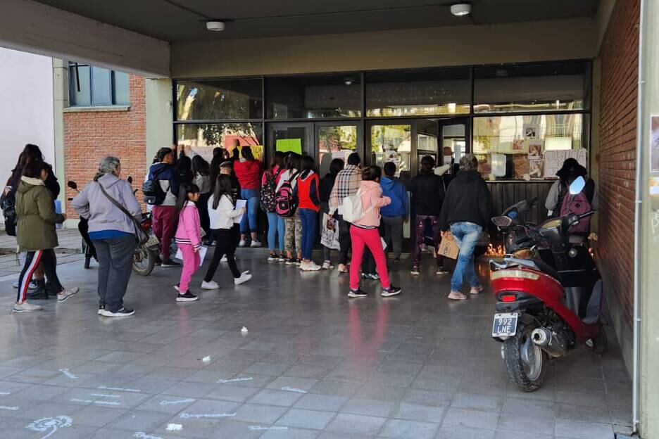 Volvieron a marchar en Laboulaye para pedir justicia por Joaquín Sperani. (Jonathan Altamirano / FM Play).