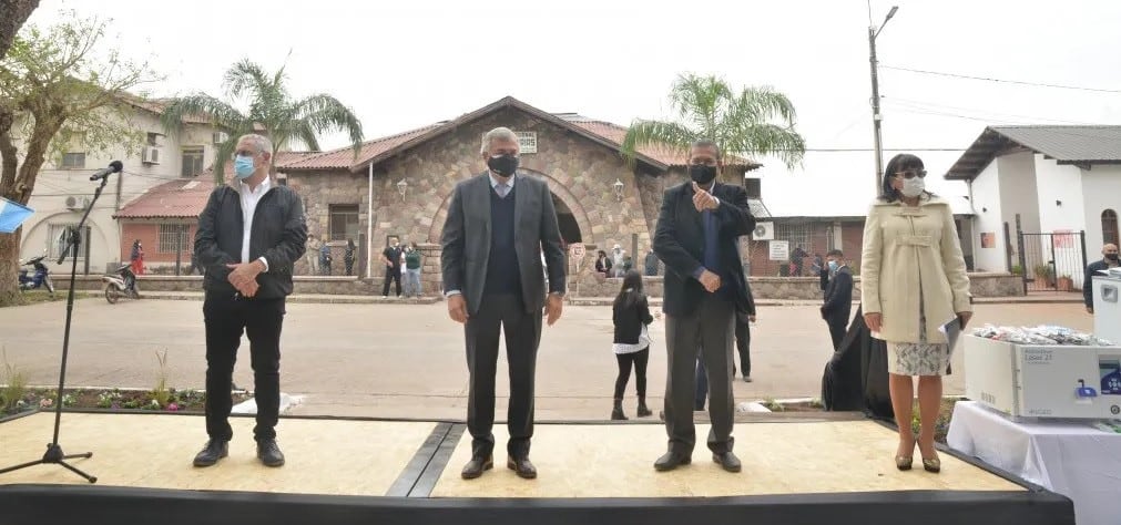 El gobernador Morales y autoridades que presidieron el acto de lanzamiento de la licitación del nuevo hospital de Libertador General San Martín.