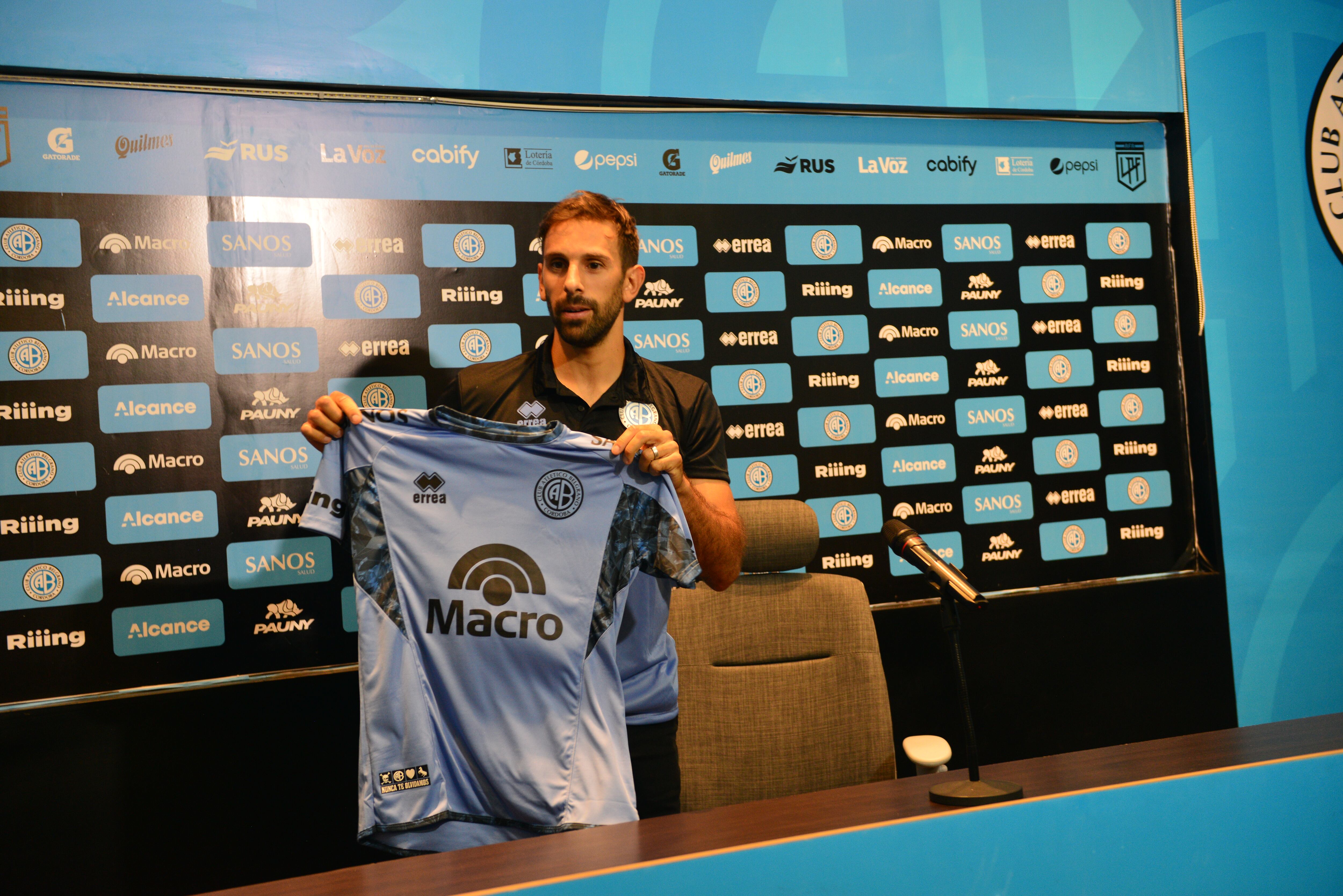 Facundo Quignon es el nuevo refuerzo de Belgrano. presentacion en la cancha de Alberdi