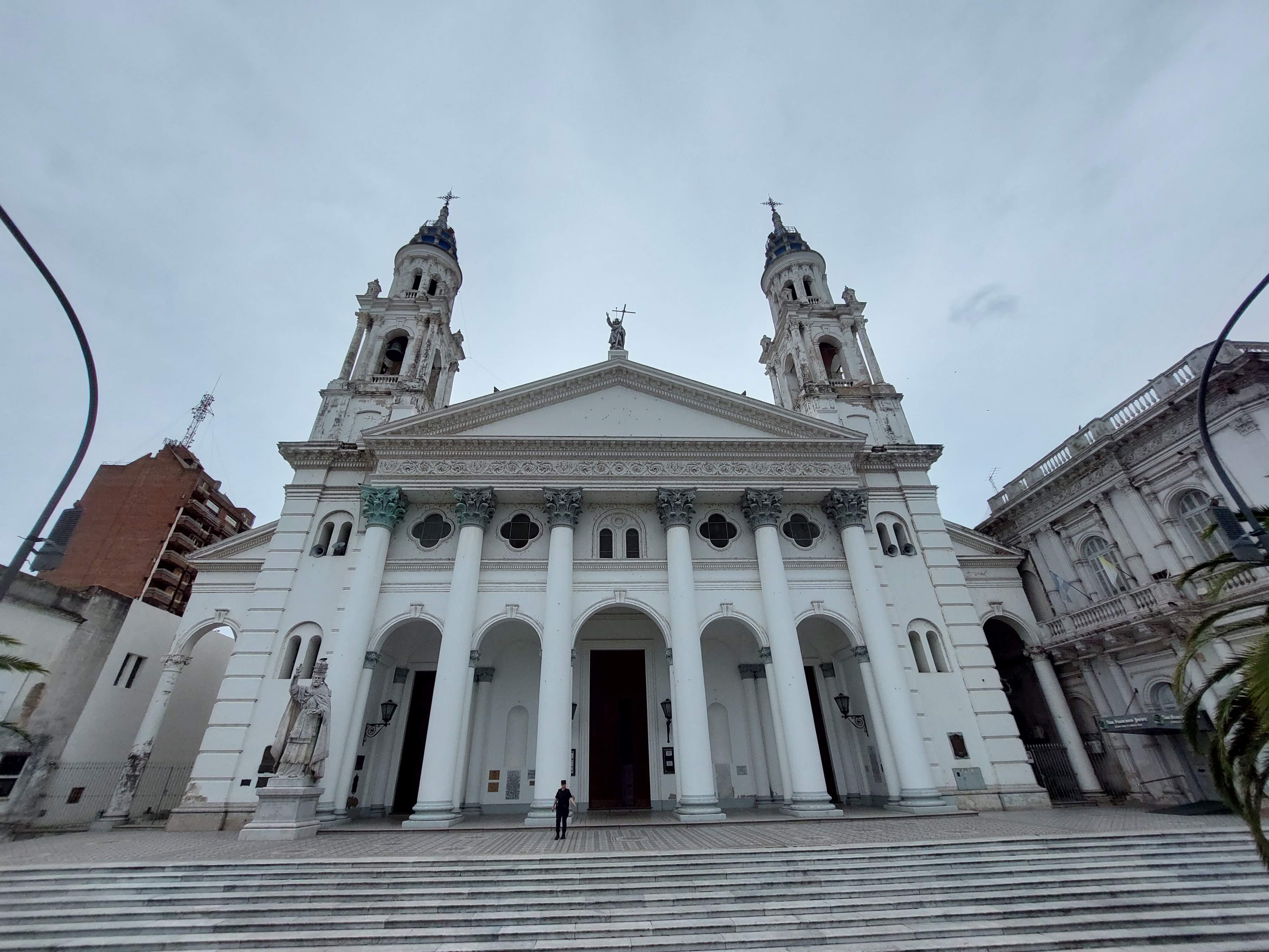 La sede religiosa tiene una estructura digna de ser conocida y un cuadro de Jesús que esconde la misteriosa identidad de su donante.