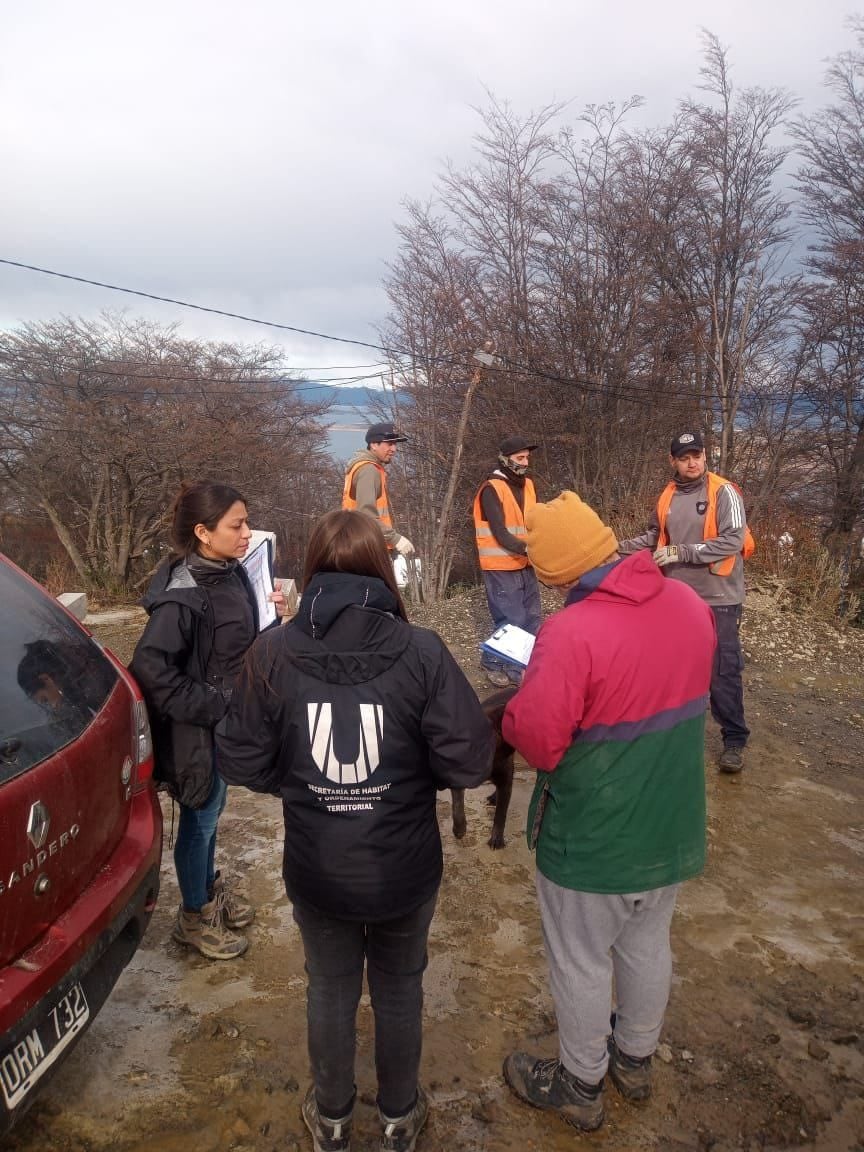 Continúa la entrega de leña para familias de Ushuaia