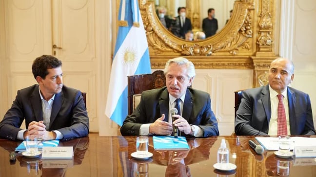 Otros tiempos: Alberto Fernández junto a Juan Manzur y Wado de Pedro.