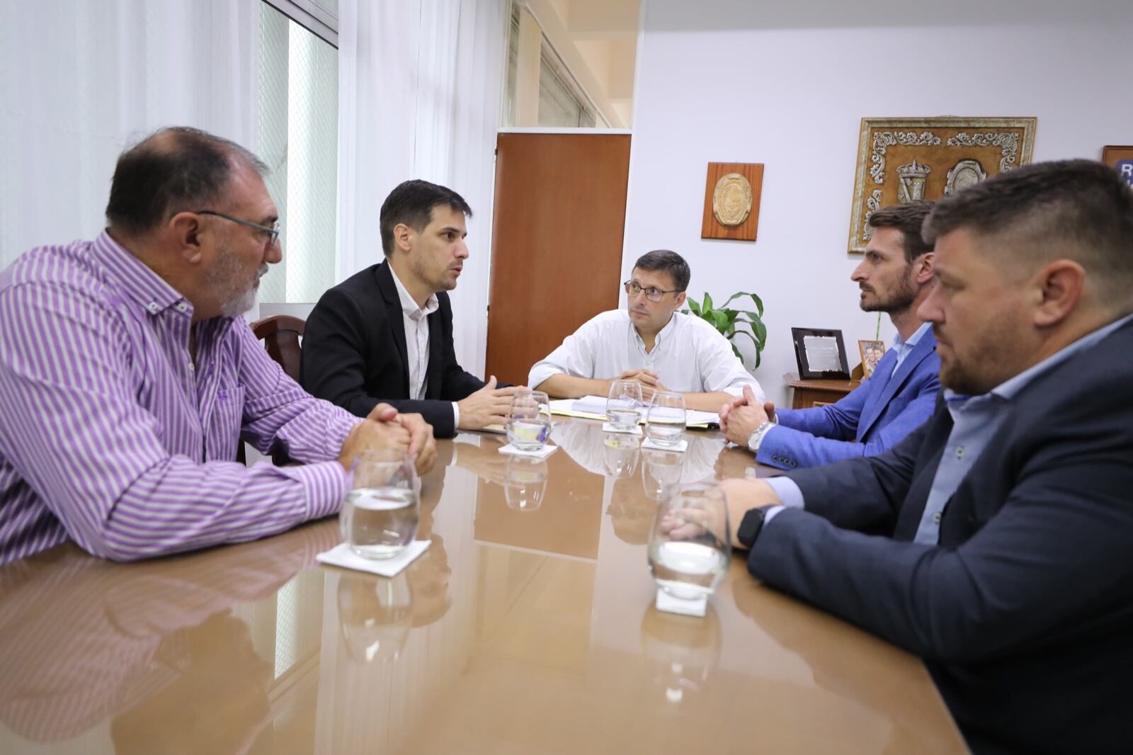 Oscar Martinez (intendente de Frontera), Pablo Pinotti (intendente de Sunchales), Leonardo Viotti (intendente de Rafaela), Lisandro Mársico (presidente del Concejo Municipal de Rafaela) y Gonzalo Aira (intendente de San Vicente)