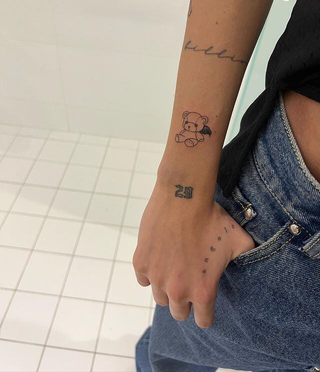 Emilia Mernes se tatuó un oso