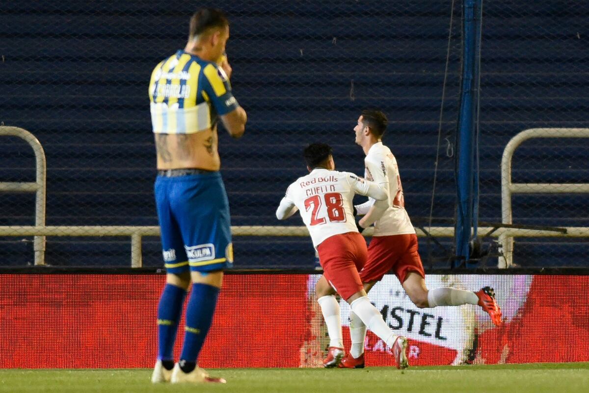 En un partidazo, Rosario Central cayó 4-3 ante Bragantino en el partido de ida de la Copa Sudamericana