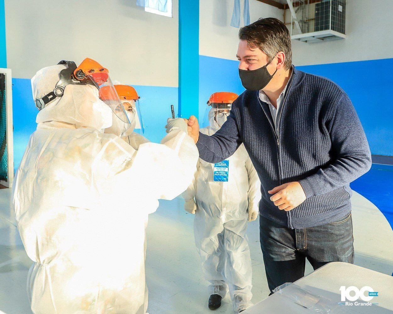 El intendente de Río Grande visitó a los trabajadores sanitarios y promotores territoriales realizada el miércoles en Margen Sur.