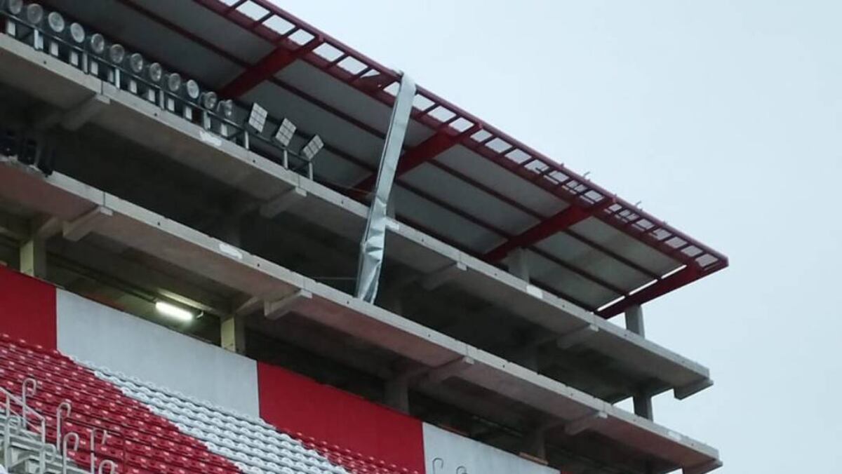 Unión y Lanús no jugaron por el viento y la suspensión derivó en disturbios