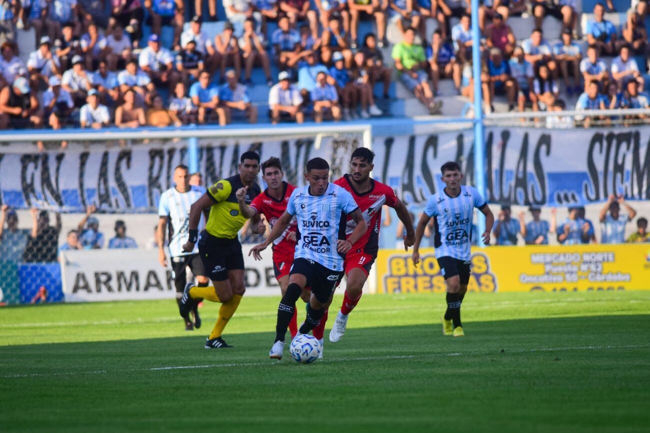 Racing de Nueva Italia se mide ante Deportivo Maipú, por la Zona A, en lo que será su primer encuentro oficial de la Primera Nacional 2025. (César Heredia / La Voz)