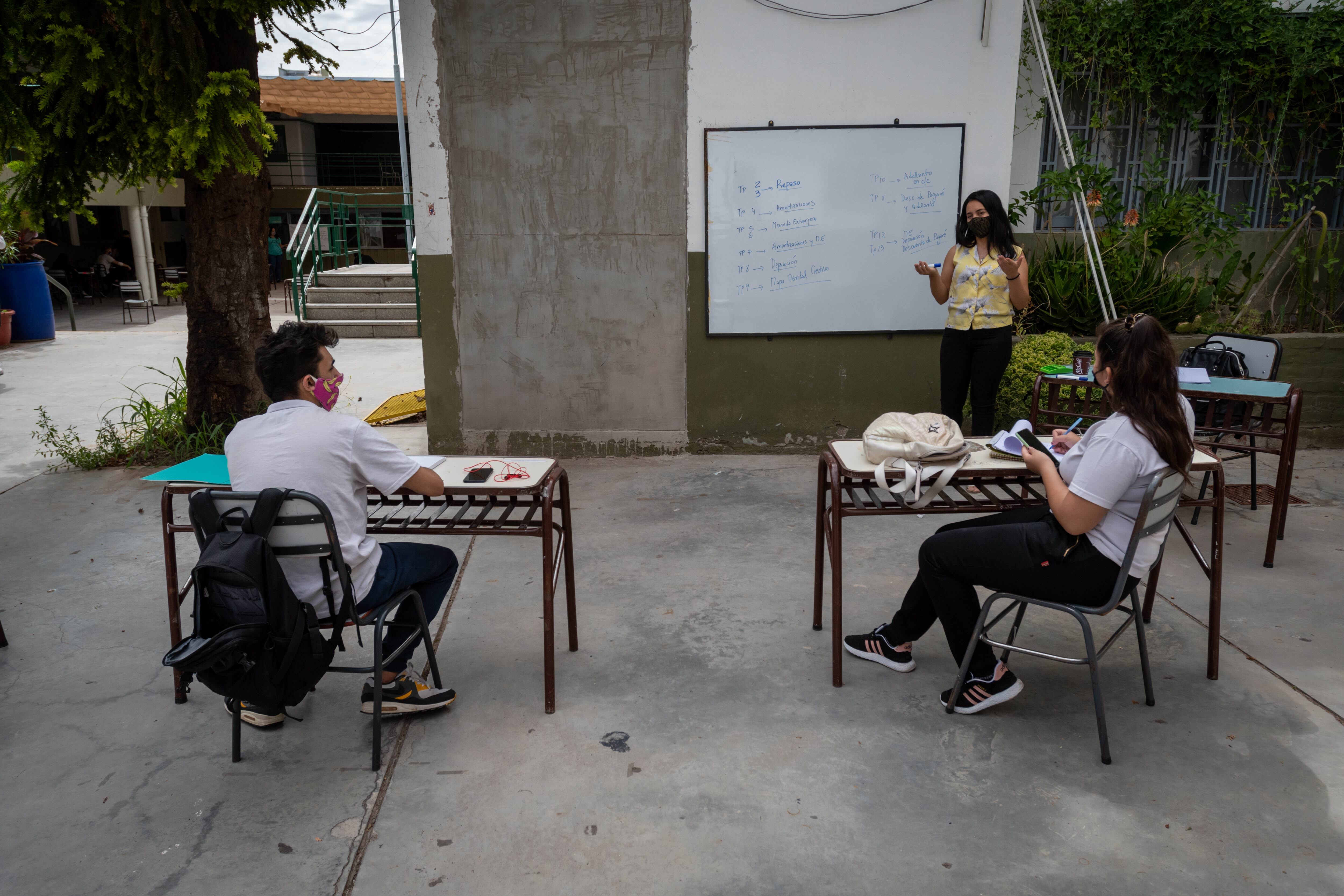 Clases en espacios abiertos durante la pandemia 