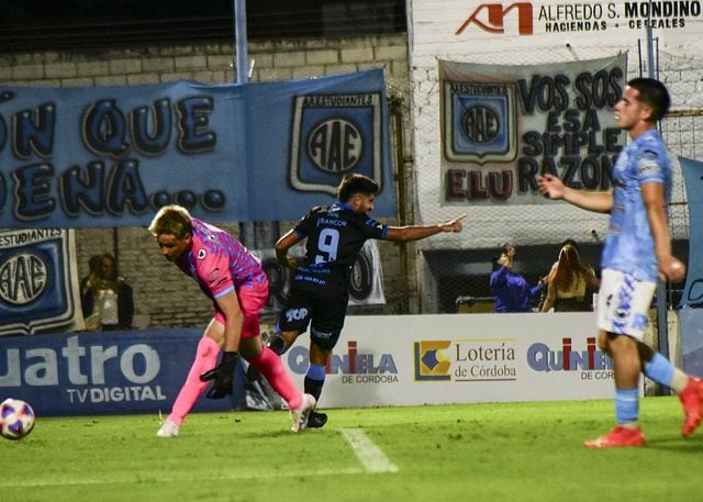 Mateo Bajamich, a sus 23 años, busca reinventarse en Estudiantes de Río Cuarto tras su paso por la MLS y Huracán. (Prensa Estudiantes Río IV).