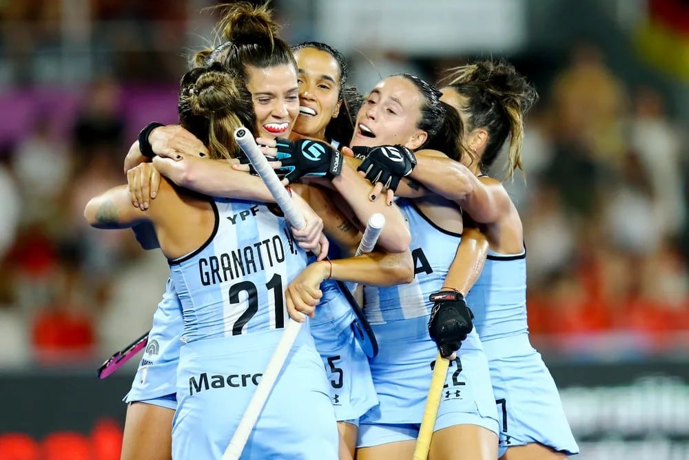 El festejo de Las Leonas tras haber logrado el pase a una nueva final. Este domingo jugarán con Países Bajos por el título del Mundial de la especialidad. (FIH)