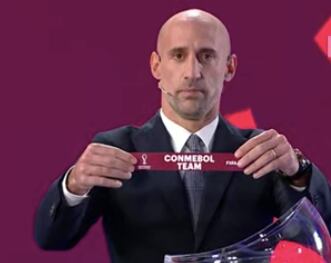 Pablo Zabaleta sacó las bolillas del repechaje para las confederaciones de América, Asia y Oceanía.