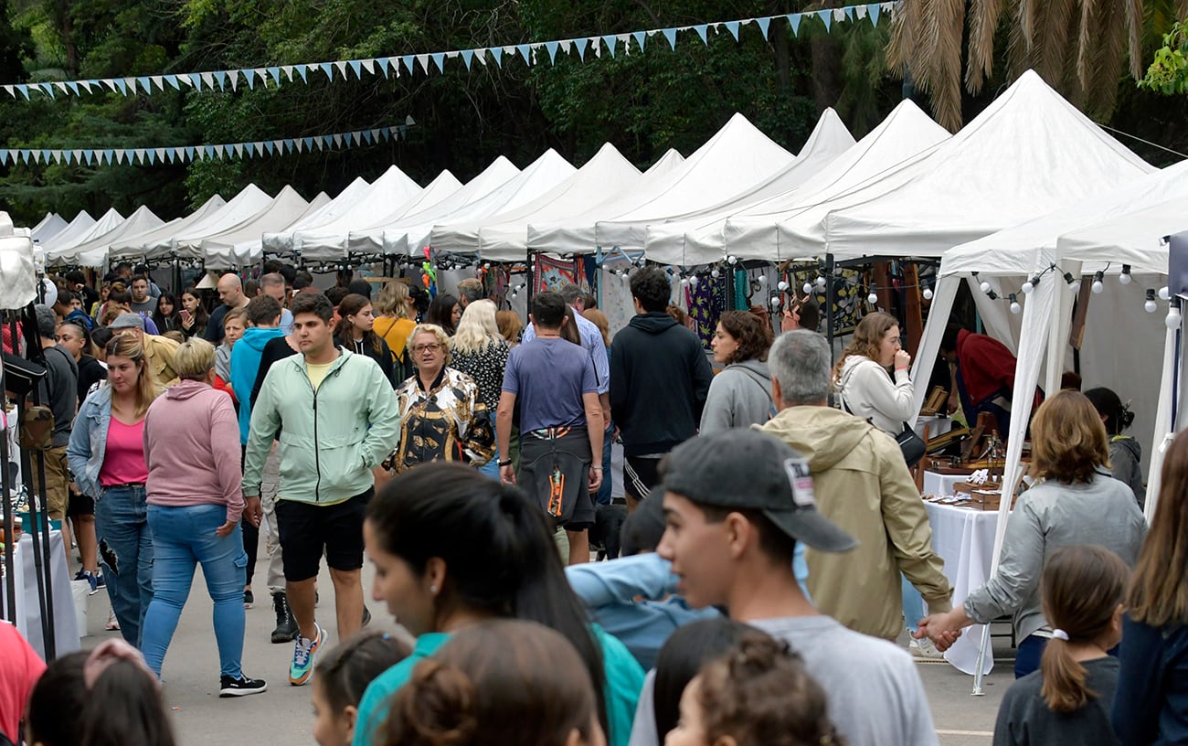 Ferias, paseos, parques, plazas y todo tipo de atracción turística suelen llenarse durante los feriados.