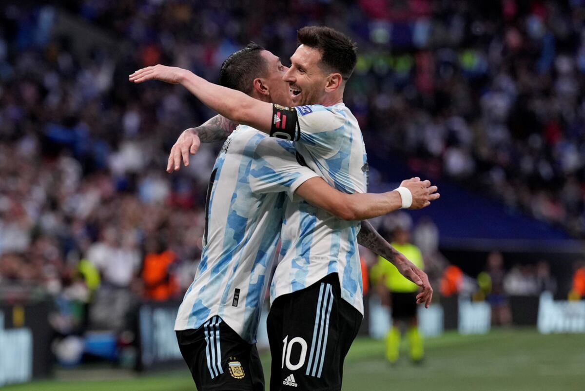La insólita “publicidad” de Ángel Di María y los chats picantes de Lionel Messi