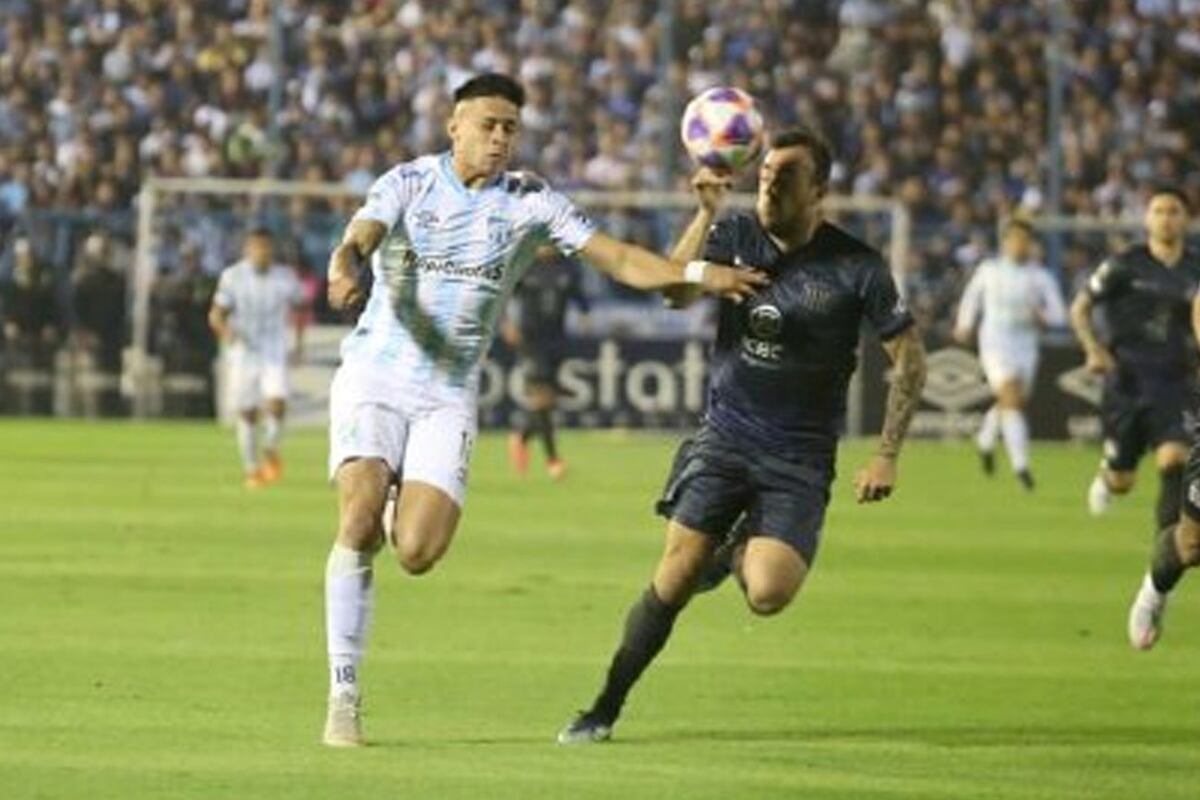 Talleres lo ganaba pero terminó igualando ante Atlético, en Tucumán.