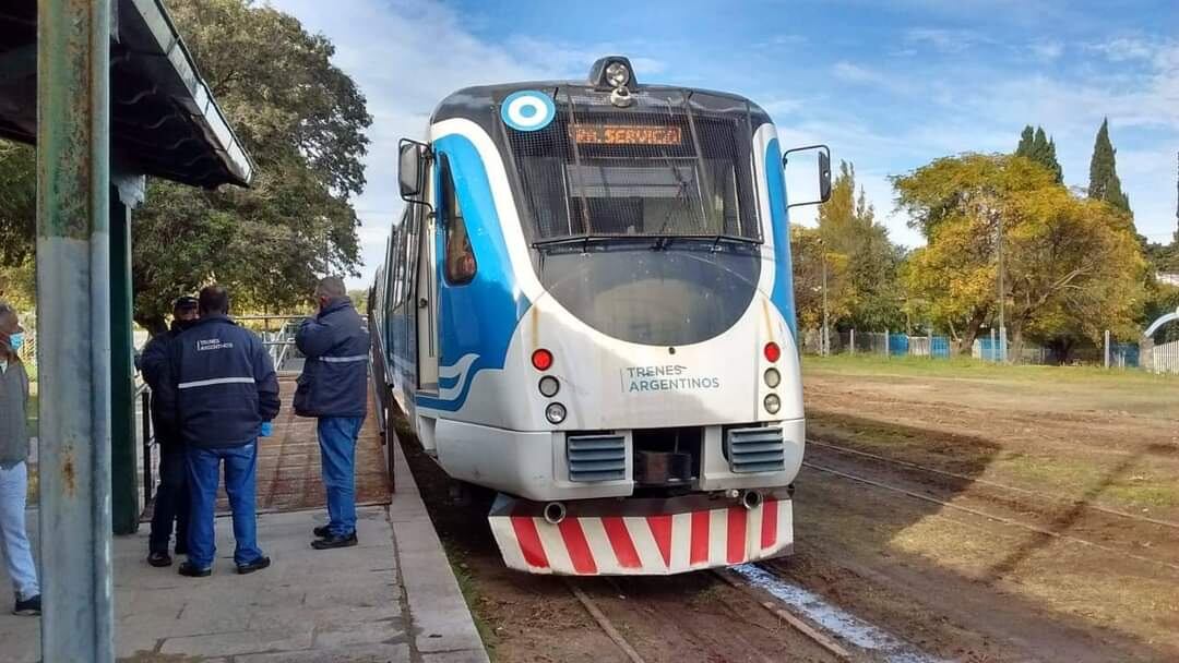 Arribo del Tren de las Sierras a la estación de Valle Hermoso.