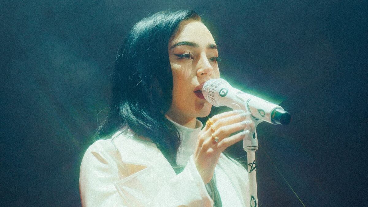 Entre la oscuridad y la luz de su alma: Nicki Nicole lanzó un videoclip muy especial