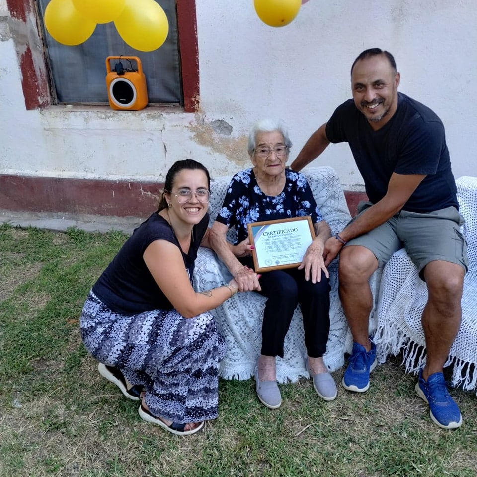 La localidad donde reside "Cachita" le entregó una placa en su honor.