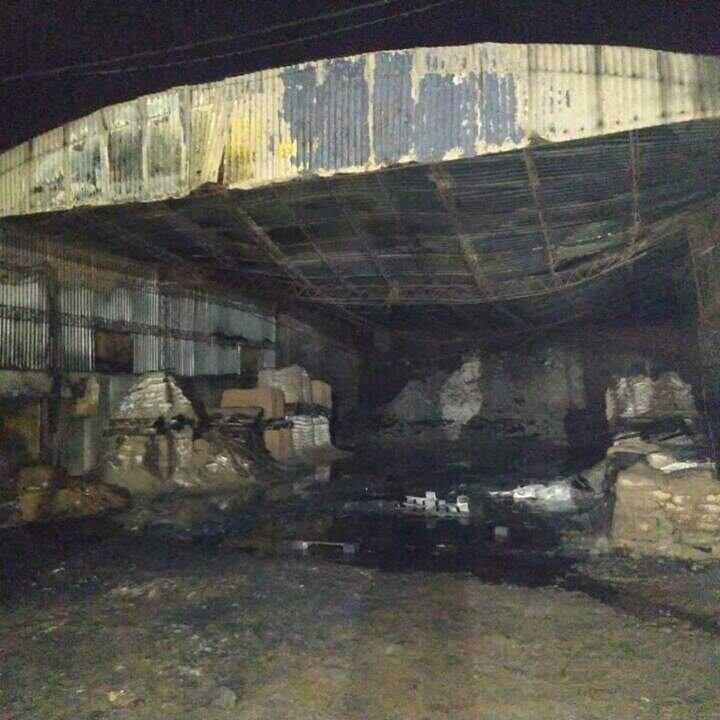 Incendio de un galpón donde en su resguardaba maquinas agrícolas que perdieron totalmente.