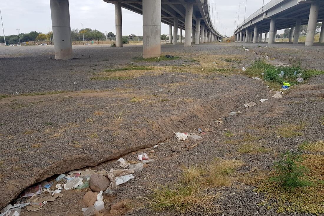 Estadio Kempes. Mucha basura luego del partido Talleres vs Flamengo, por Copa Conmebol Libertadores. (Nicolás Bravo / La Voz)