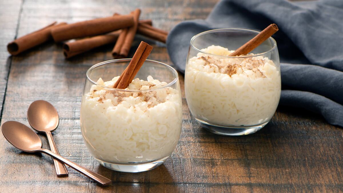 Postres fáciles y rápidos para hacer en casa: cómo hacer un mousse de queso y café, y arroz con leche
