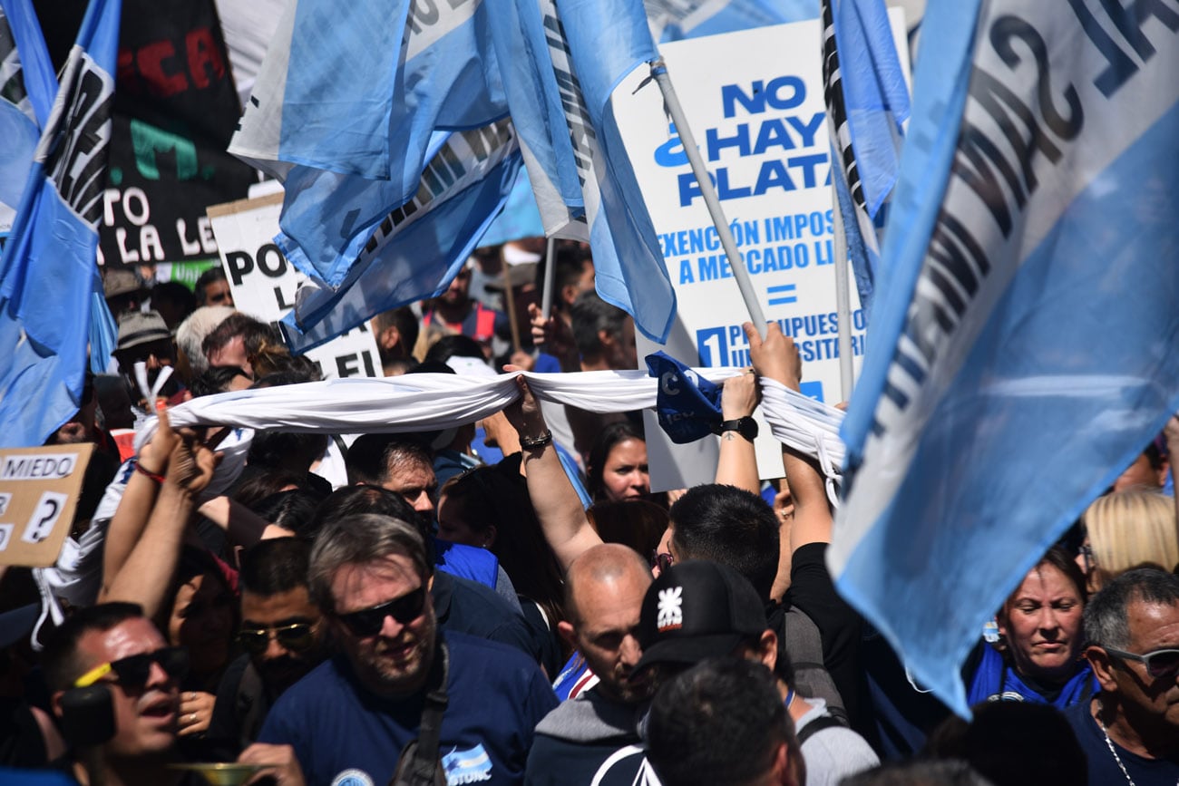 Estudiantes, docentes y egresados se movilizan contra el veto a la Ley de Financiamiento Universitario.  (Pedro Castillo / La Voz)