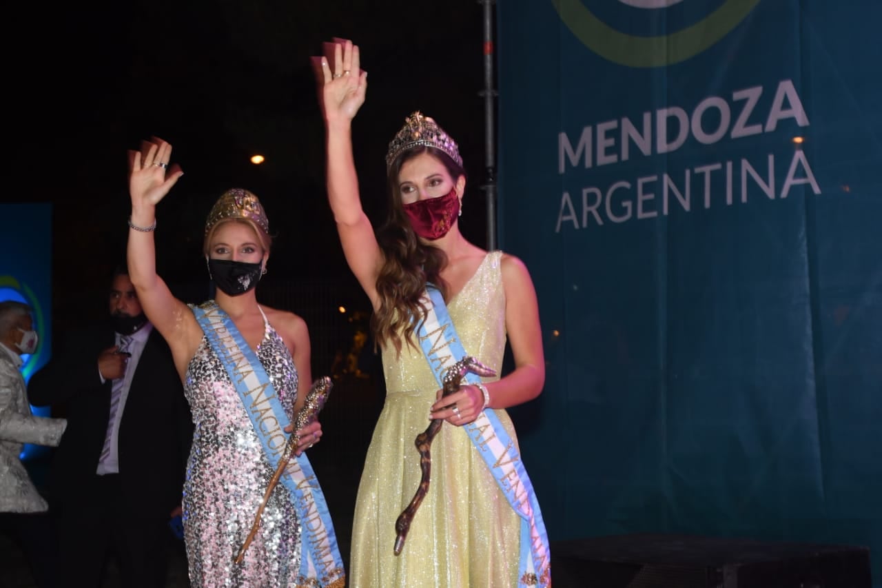 La Reina Nacional de la Vendimia, Mayra Tous y la Virreina María Eugenia Serrani presentes en el museo Cornelio Moyano. José Gutiérrez/Los Andes