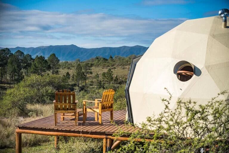 El ecoglamping ofrece bajada al río y se ubica a menos de una hora de Córdoba.