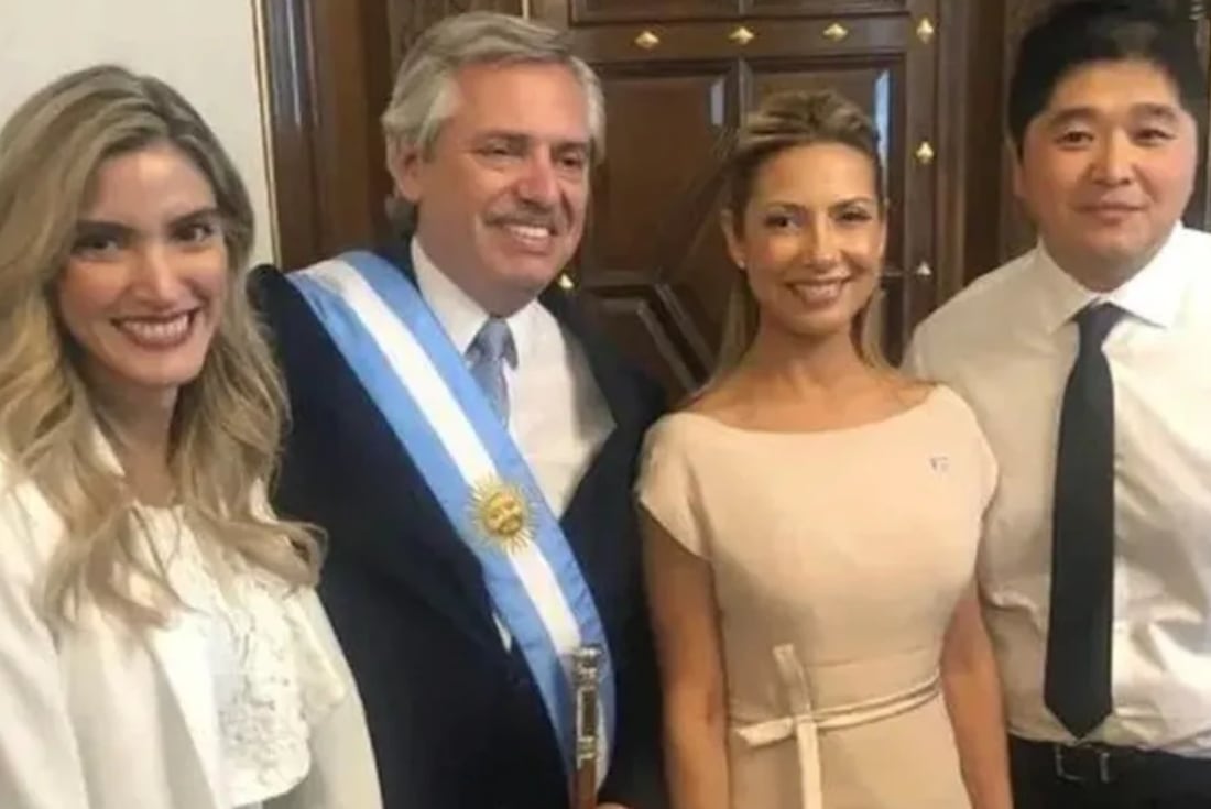 Sofía Pacchi, el presidente Alberto Fernández, la primera dama Fabiola Yañez y el empresario taiwanés Chien Chia Hong.