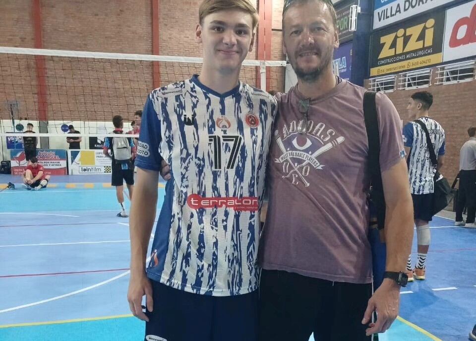 Martín González jugador de vóley de Arroyito en Córdoba Voley