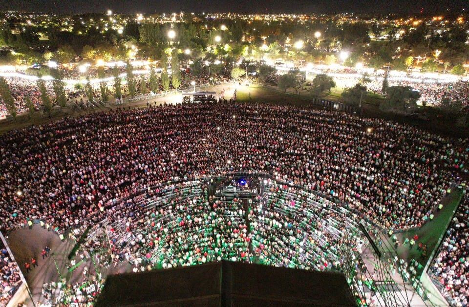 El Teatro Griego Maipú debutó con una fiesta multitudinaria.