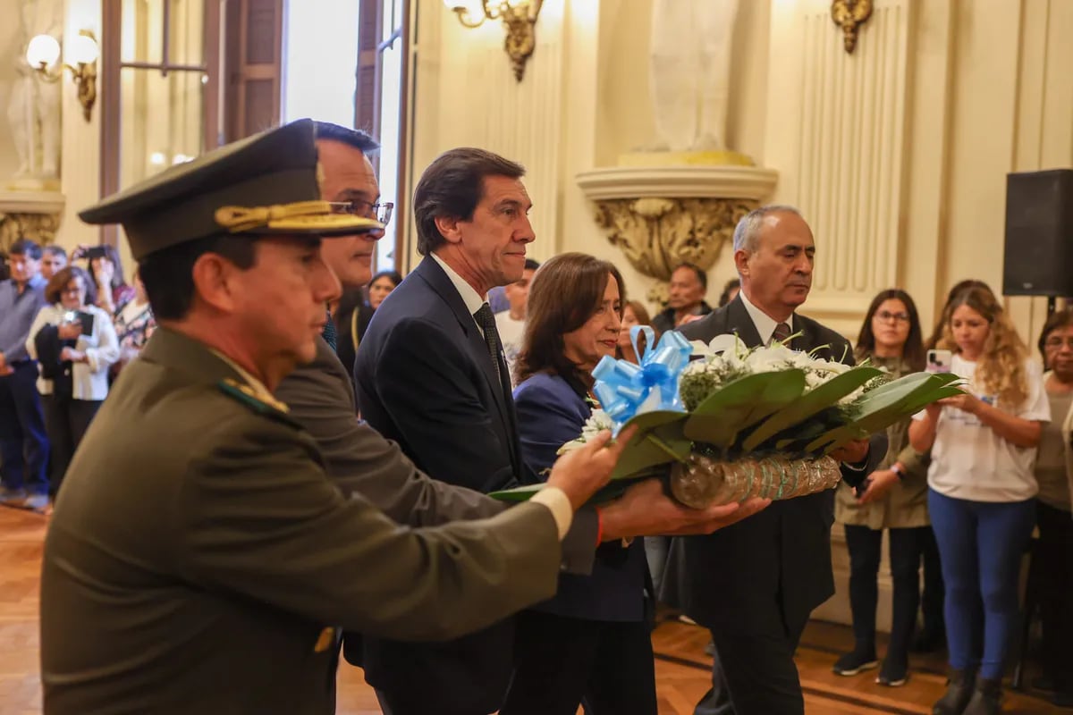 Una solemne ceremonia tuvo gar e el Salón de la Bandera de la Casa de Gobierno de Jujuy, en conmemoración del Día del Veterano y de los Caídos en la Guerra de Malvinas.