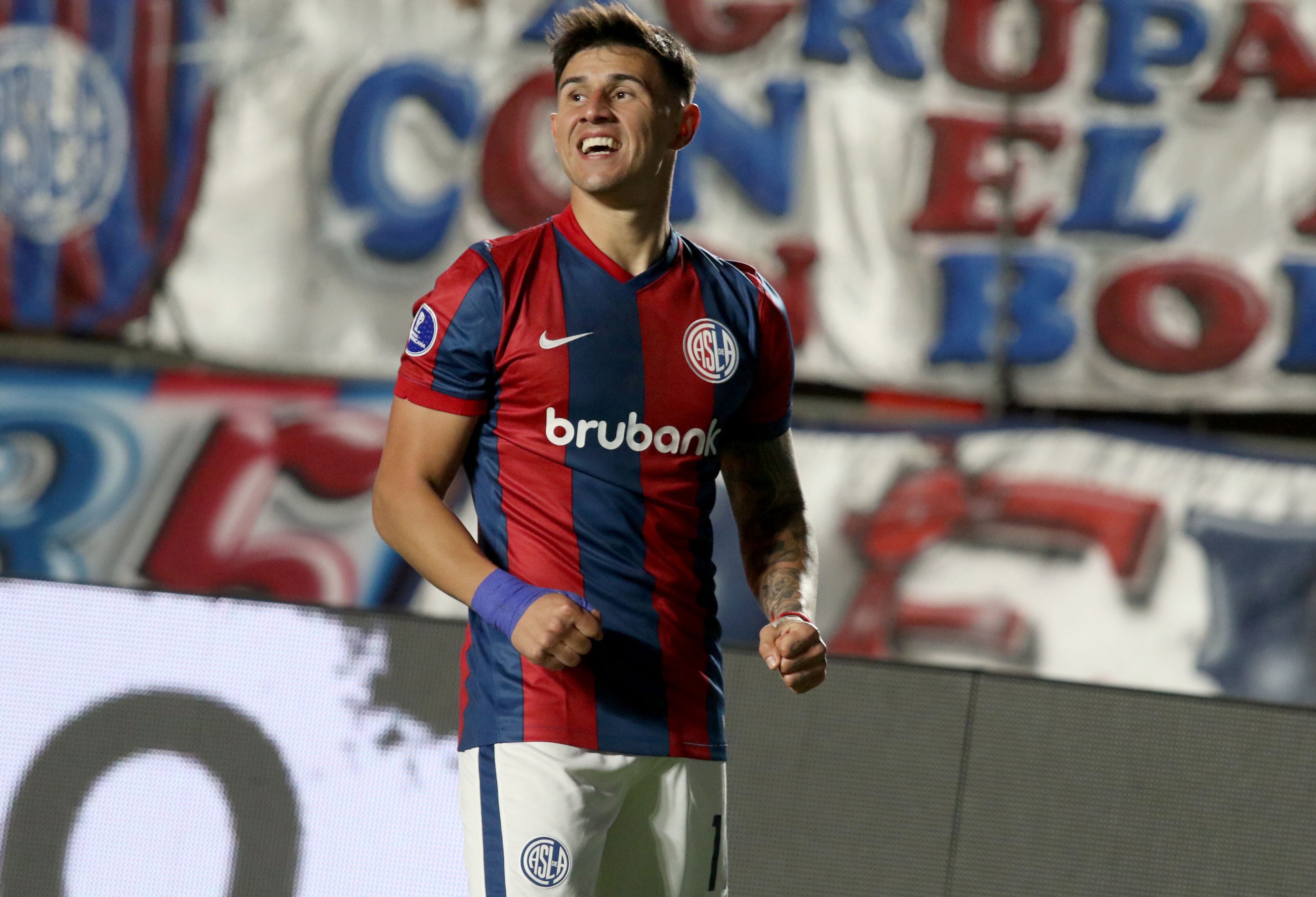 San Lorenzo superó a Sao Paulo de Brasil en el cruce de ida de la serie de octavos de final de la Copa Sudamericana, con un gol de Adam Bareiro. (Fotobaires)