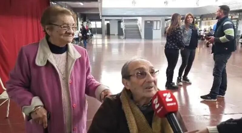 Una pareja sanjuanina lleva más de 50 años votando juntos y una vez más asistieron a las urnas