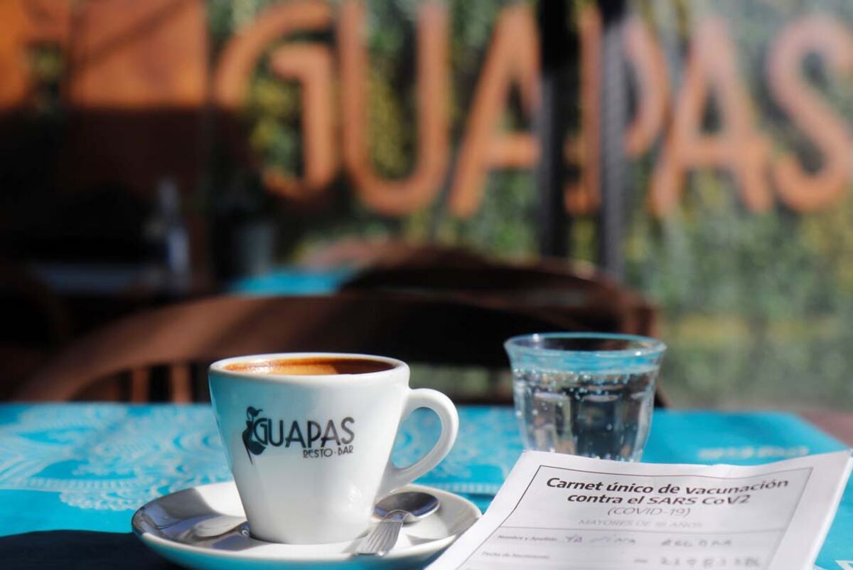 Café y medialunas gratis para quienes estén vacunados en Córdoba