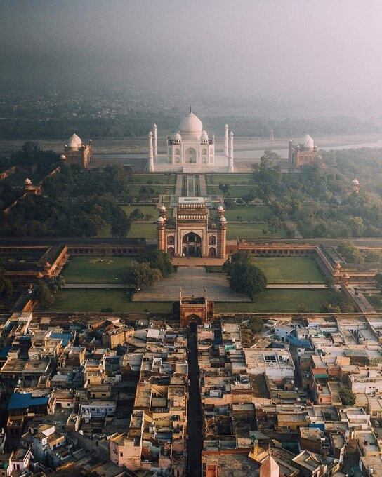 Taj Mahal.