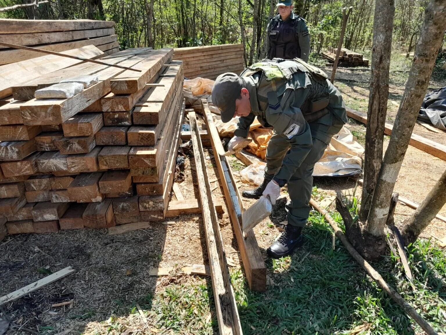 San Pedro: encuentran marihuana escondida entre vigas de madera.